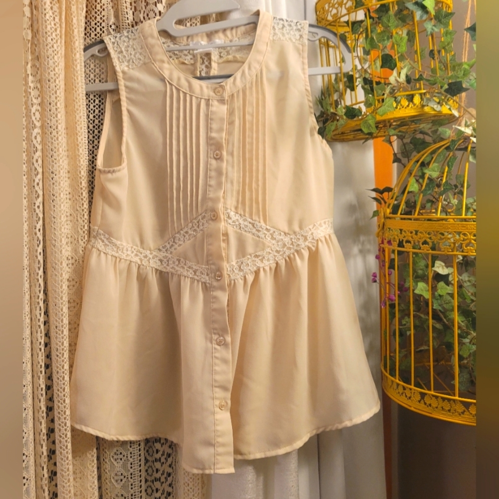 💵3/$20 Vintage Lace Embellished Sleeveless Tank. Size Small